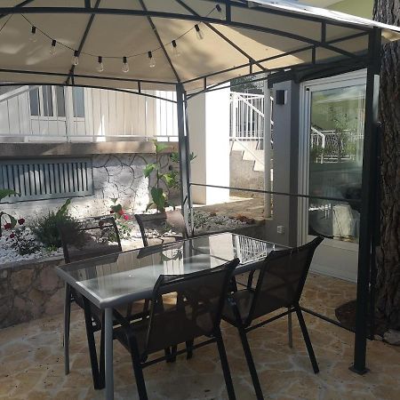 Villa Mala Kuca Ispod Borova Primošten Exterior foto