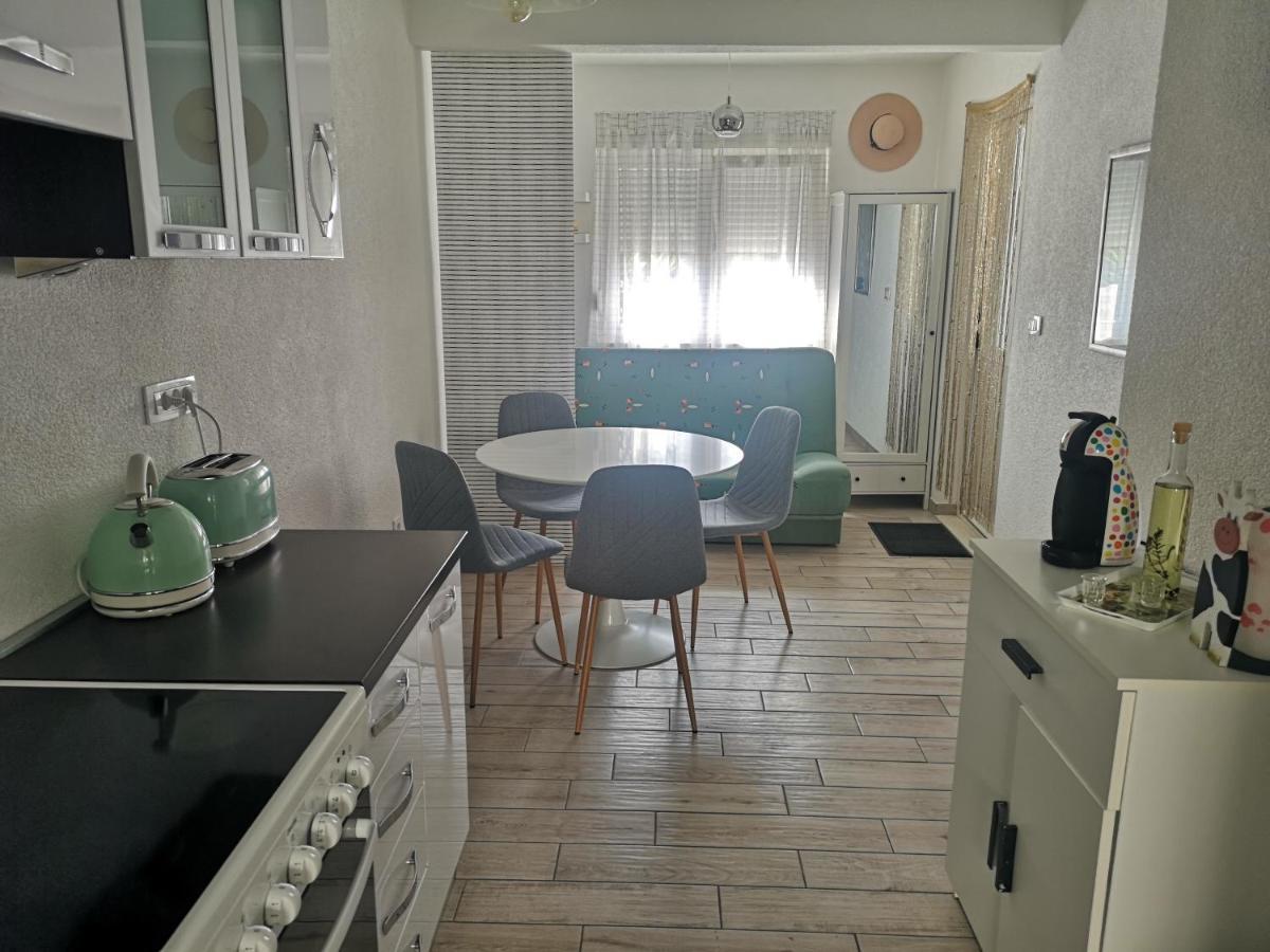 Villa Mala Kuca Ispod Borova Primošten Exterior foto