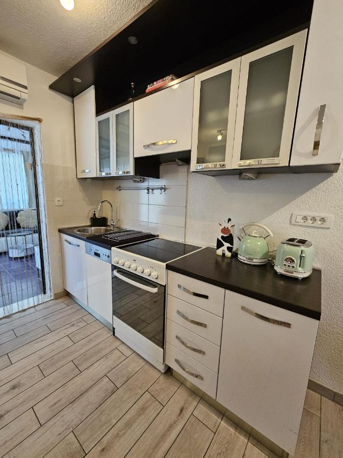 Villa Mala Kuca Ispod Borova Primošten Exterior foto